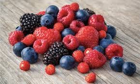 Frutas: moras, arándanos y frambuesas
